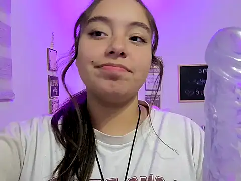 Snapshot of cherry_valeria chatting on 05/15/26, 06:09 cherry valeria online show from 05/15/26, 06:09