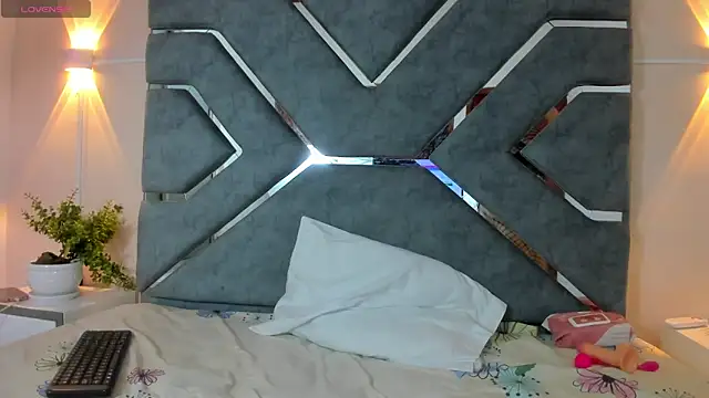 DanielaCruz-1 online show from 04/24/26, 12:35