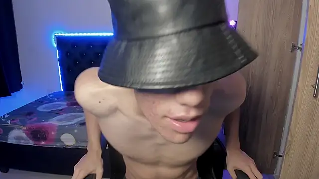 Josy 11 online show from 04/17/26, 03:42