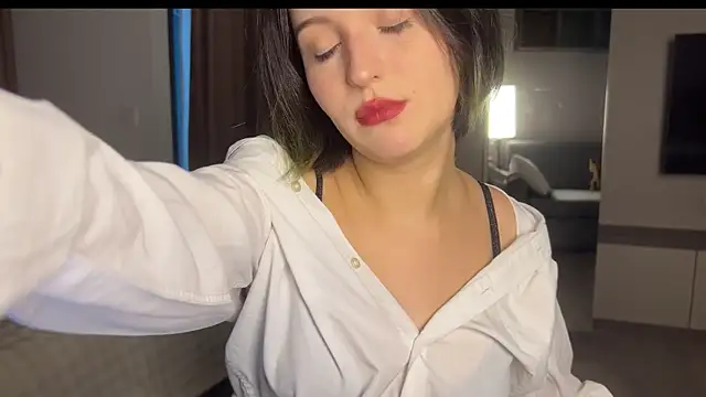 Snapshot of emilyy_xoxo chatting on 04/01/26, 02:56 emilyy xoxo online show from 04/01/26, 02:56