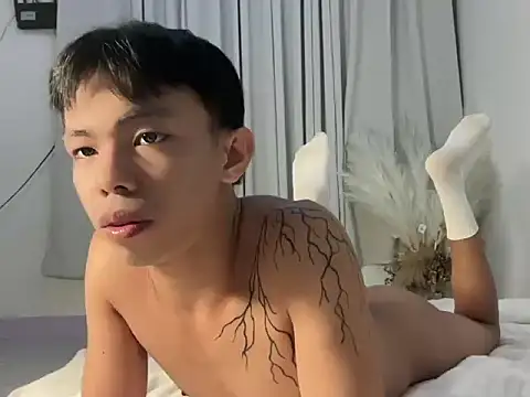 Snapshot of hottasianboy chatting on 07/16/26, 12:33 hottasianboy online show from 07/16/26, 12:33