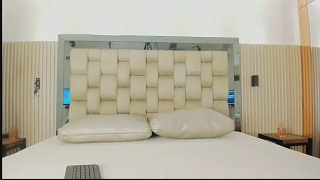 Snapshot of alika_brown_ chatting on 03/17/26, 03:33 alika brown online show from 03/17/26, 03:33