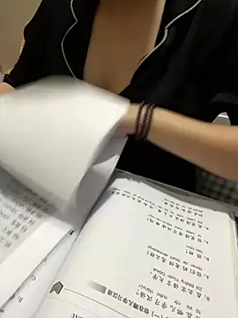 Xiaomee online show from 03/25/26, 12:55