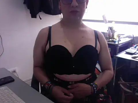 Snapshot of dayanadavid chatting on 05/04/26, 04:03 dayanadavid online show from 05/04/26, 04:03