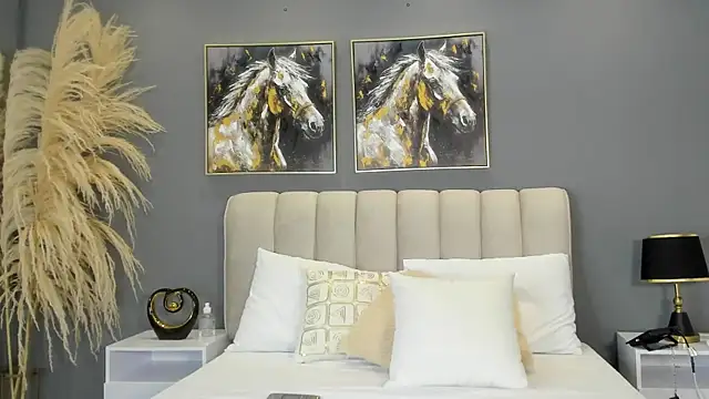 VaniaRouse online show from 03/29/26, 02:28