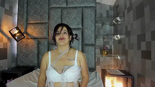 ivannia Lawrence online show from 03/21/26, 06:44