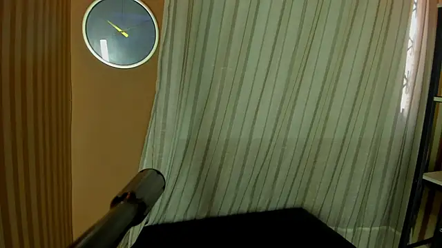 ivannia Lawrence online show from 04/01/26, 06:05