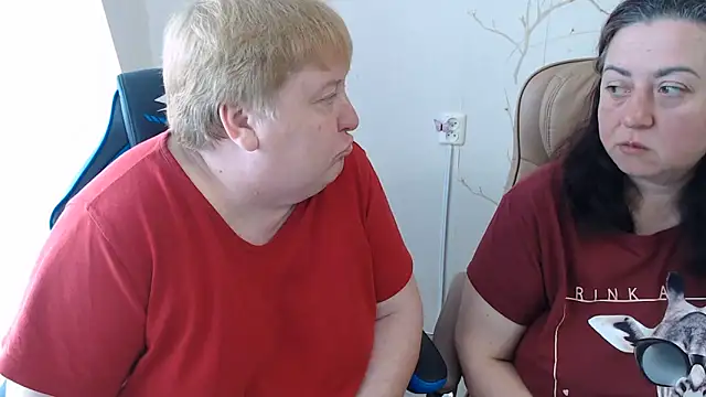 Snapshot of Lindy-Jeanie chatting on 06/11/26, 08:56 Lindy-Jeanie online show from 06/11/26, 08:56