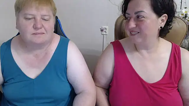 Snapshot of Lindy-Jeanie chatting on 06/26/26, 06:45 Lindy-Jeanie online show from 06/26/26, 06:45