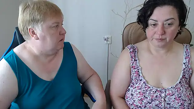 Snapshot of Lindy-Jeanie chatting on 07/09/26, 08:18 Lindy-Jeanie online show from 07/09/26, 08:18