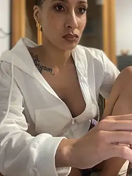 Snapshot of FerrariFrench chatting on 09/28/25, 05:57 FerrariFrench online show from 09/28/25, 05:57