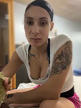 Snapshot of FerrariFrench chatting on 10/08/25, 03:48 FerrariFrench online show from 10/08/25, 03:48