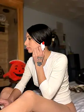 Snapshot of FerrariFrench chatting on 10/22/25, 06:35 FerrariFrench online show from 10/22/25, 06:35