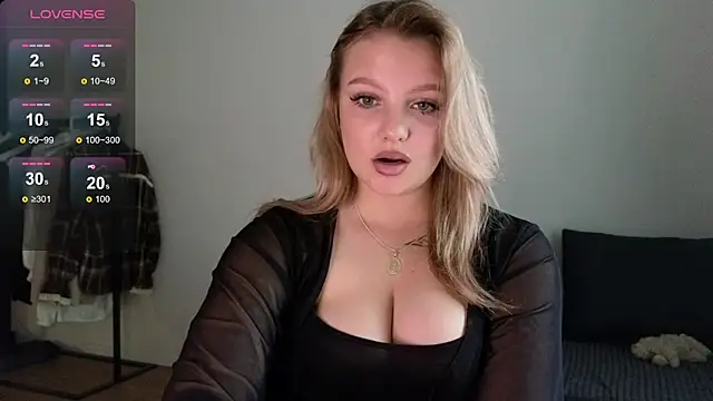Snapshot of bettyloveu chatting on 06/29/26, 11:43 bettyloveu online show from 06/29/26, 11:43