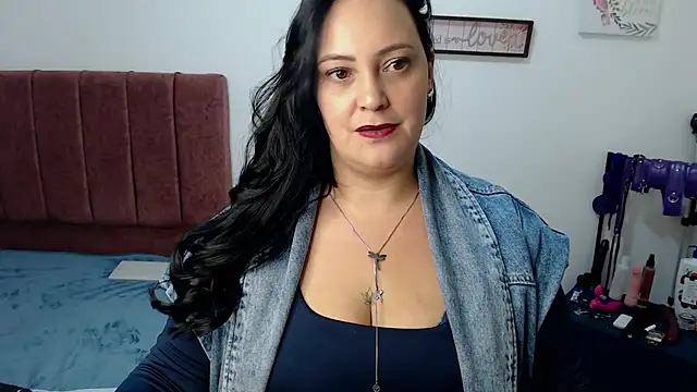 Snapshot of Veroniicabbw_ chatting on 06/04/26, 01:39 Veroniicabbw online show from 06/04/26, 01:39