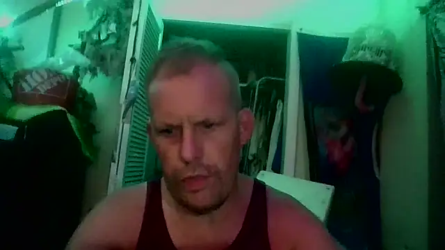 Snapshot of strokingjoe14585 chatting on 07/08/26, 04:50 strokingjoe14585 online show from 07/08/26, 04:50