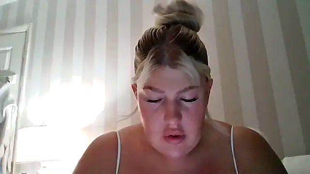 Lexi Laura online show from 04/18/26, 08:20