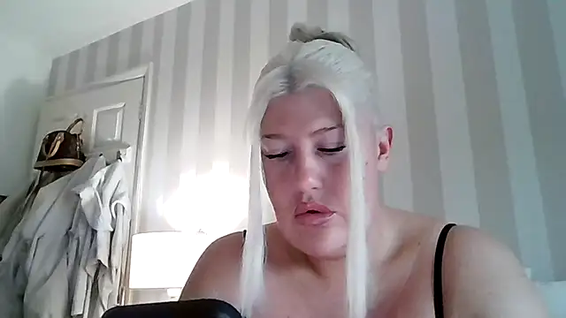 Lexi Laura online show from 04/23/26, 06:14