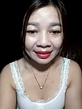 Snapshot of Yiyi102300 chatting on 04/19/26, 01:21 Yiyi102300 online show from 04/19/26, 01:21