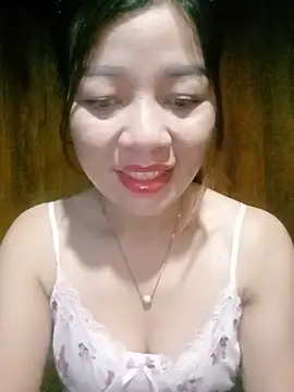 Snapshot of Yiyi102300 chatting on 06/07/26, 10:35 Yiyi102300 online show from 06/07/26, 10:35
