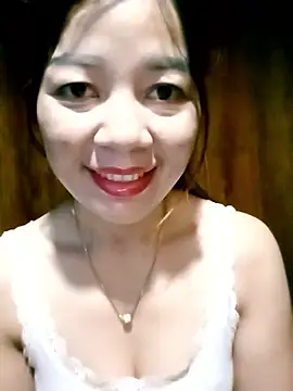 Snapshot of Yiyi102300 chatting on 06/11/26, 12:32 Yiyi102300 online show from 06/11/26, 12:32
