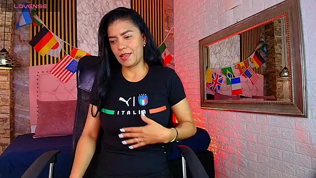 Snapshot of AishaCambell_ chatting on 06/16/26, 11:24 AishaCambell online show from 06/16/26, 11:24