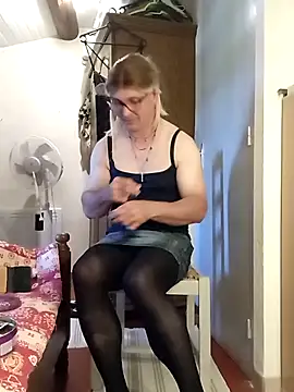 stephie83 online show from 05/17/26, 03:52