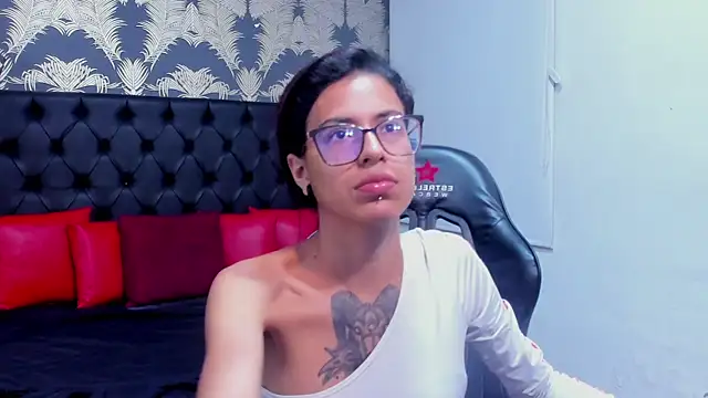 Emily Lopera online show from 05/01/26, 03:16