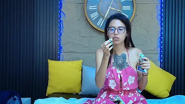 Snapshot of Emily_Lopera chatting on 06/17/26, 12:02 Emily Lopera online show from 06/17/26, 12:02