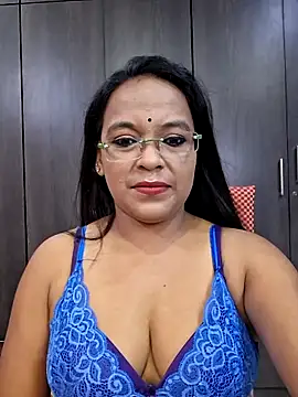 Snapshot of hornyrosy321 chatting on 05/22/26, 06:02 hornyrosy321 online show from 05/22/26, 06:02