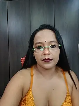 Snapshot of hornyrosy321 chatting on 05/29/26, 05:22 hornyrosy321 online show from 05/29/26, 05:22