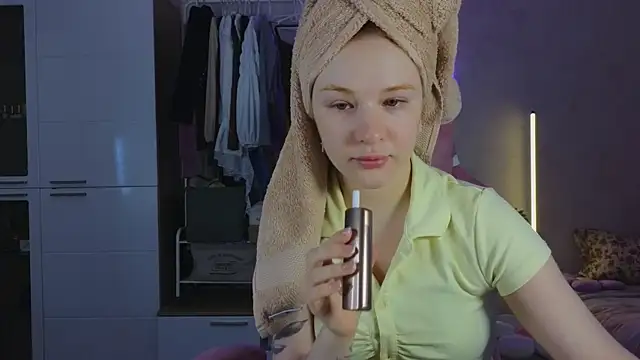 GoldenSunBunny online show from 04/24/26, 06:16