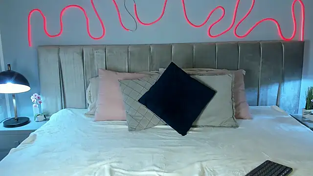 Snapshot of im_Valskin chatting on 05/01/26, 12:32 im Valskin online show from 05/01/26, 12:32
