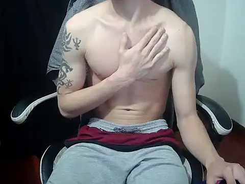 crixus11111 online show from 03/18/26, 05:10