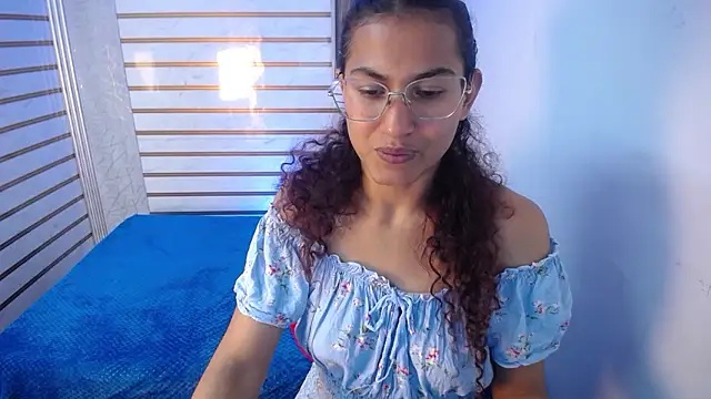 kiara valmont online show from 03/14/26, 10:15