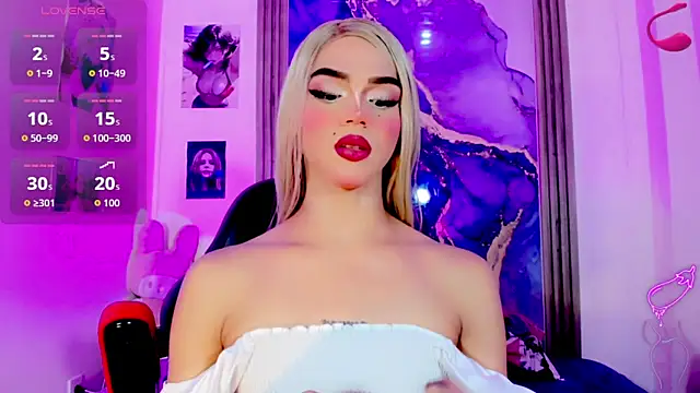 Snapshot of blonde_queen- chatting on 05/27/26, 07:22 blonde queen- online show from 05/27/26, 07:22