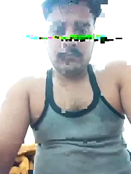 Snapshot of Decentlover67 chatting on 04/13/26, 02:33 Decentlover67 online show from 04/13/26, 02:33