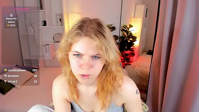 ElizabethVane online show from 05/05/26, 06:16