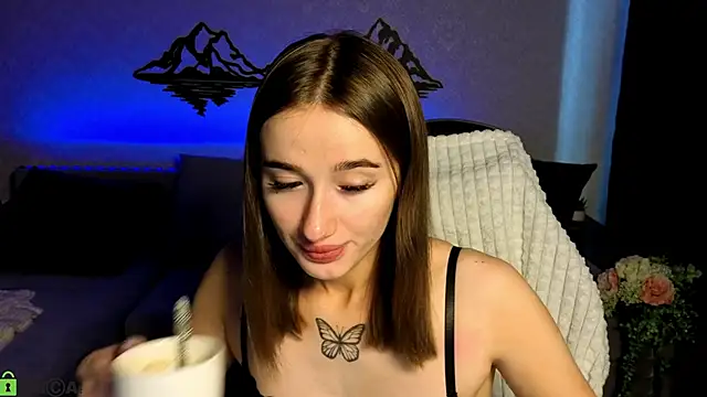 Snapshot of Lady_Sunrise12 chatting on 06/11/26, 01:05 Lady Sunrise12 online show from 06/11/26, 01:05