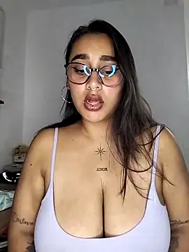 Mia skyy18 online show from 05/06/26, 01:03