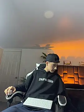 Snapshot of SebastianReed_ chatting on 04/22/26, 03:53 SebastianReed online show from 04/22/26, 03:53