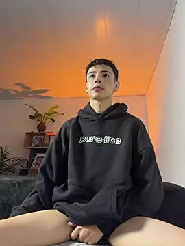 Snapshot of SebastianReed_ chatting on 05/15/26, 02:51 SebastianReed online show from 05/15/26, 02:51