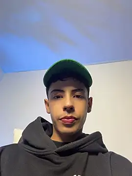 Snapshot of SebastianReed_ chatting on 06/20/26, 04:04 SebastianReed online show from 06/20/26, 04:04