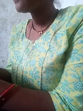 Snapshot of Mona_ji32 chatting on 05/12/26, 05:37 Mona ji32 online show from 05/12/26, 05:37