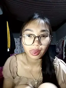 Snapshot of emmasexy2k chatting on 04/03/26, 01:58 emmasexy2k online show from 04/03/26, 01:58
