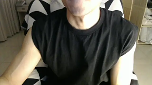 Snapshot of Kent6828 chatting on 05/12/26, 02:14 Kent6828 online show from 05/12/26, 02:14