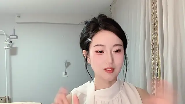 1X-yiyi online show from 05/06/26, 01:27