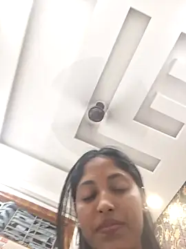 Pari lovers online show from 04/18/26, 07:07