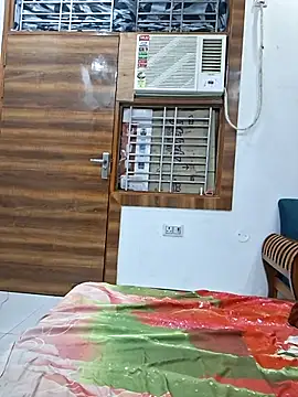 Pari lovers online show from 04/22/26, 03:46