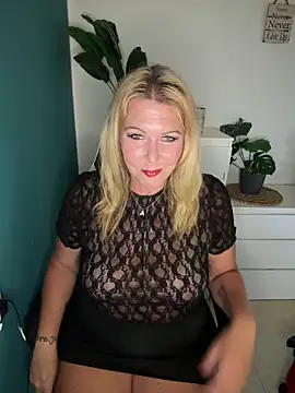 SuesseAurelie1 online show from 06/04/26, 04:24